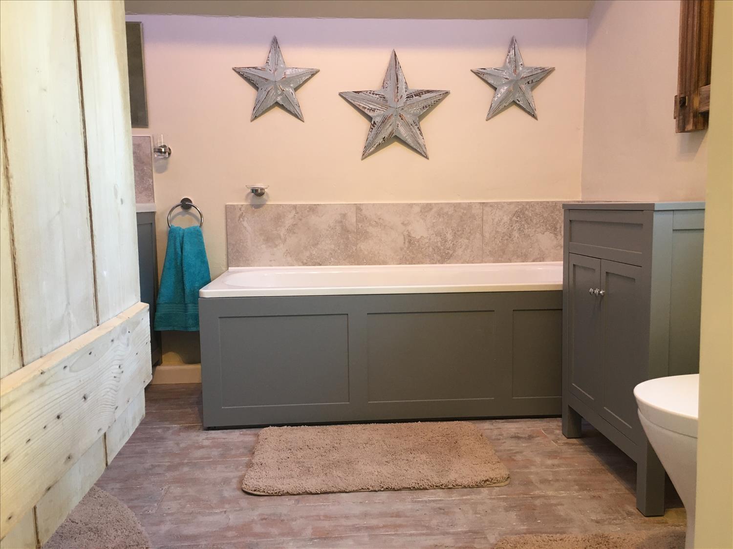 Large family bathroom, full size bath, corner power shower, shaving point @NorfolkCoastline