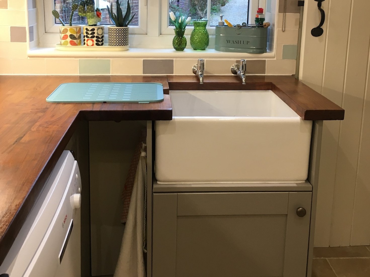Butler sink in kitchen in 9 Melinda Cottage East Runton @NorfolkCoastline