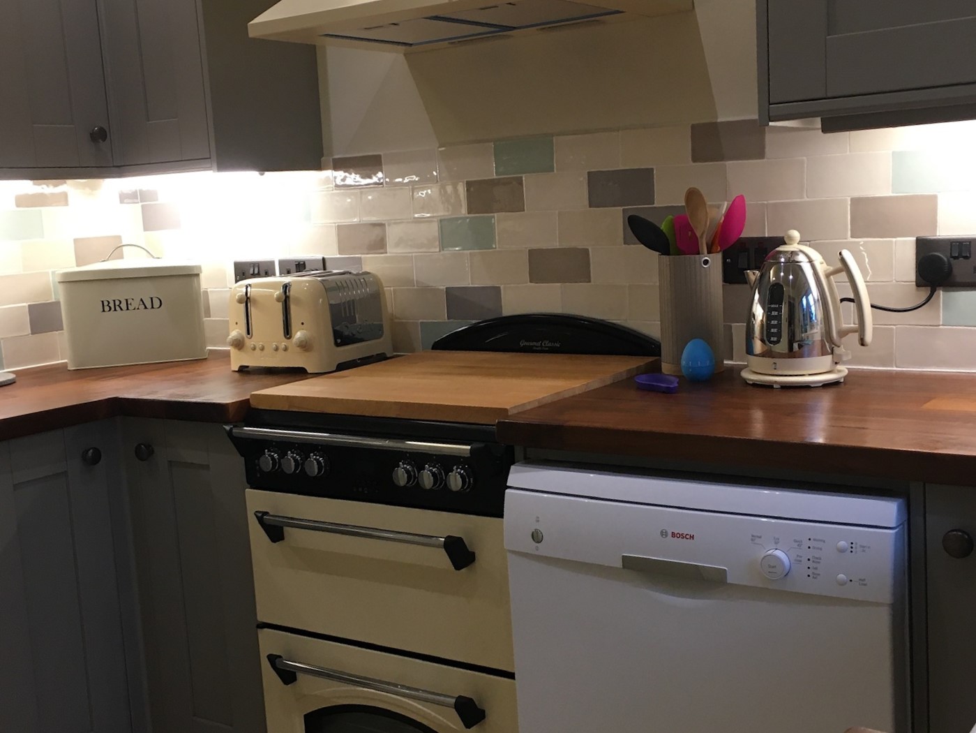 Dualit toaster and kettle in kitchen in 9 Melinda Cottage East Runton @NorfolkCoastline