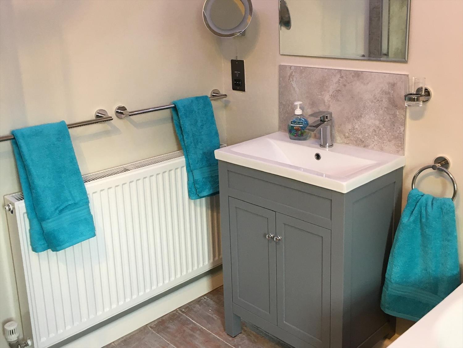 Sink vanity unit in large family bathroom 9 Melinda Cottage East Runton @NorfolkCoastline